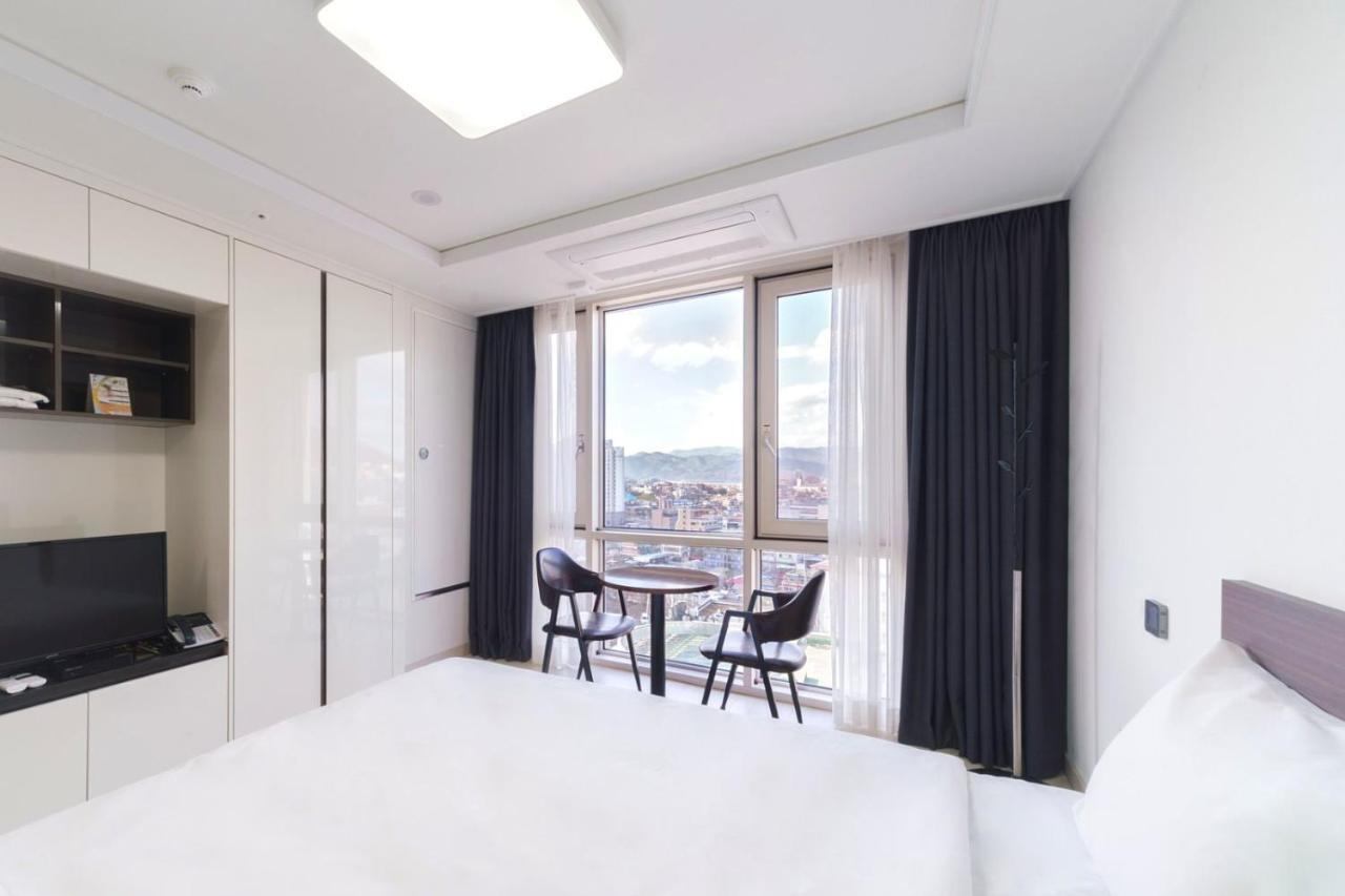 The Venezia Suite Hotel Chuncheon Exterior photo