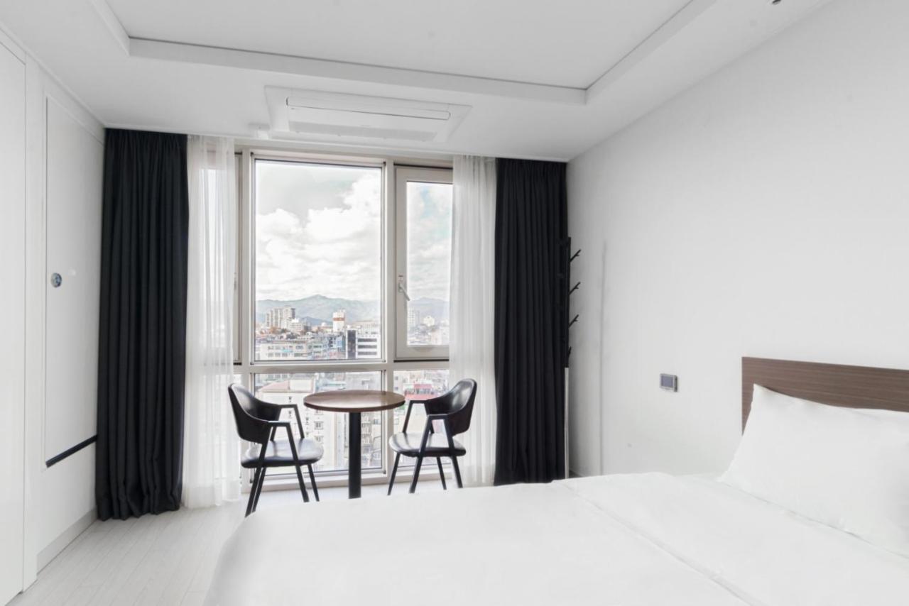 The Venezia Suite Hotel Chuncheon Exterior photo