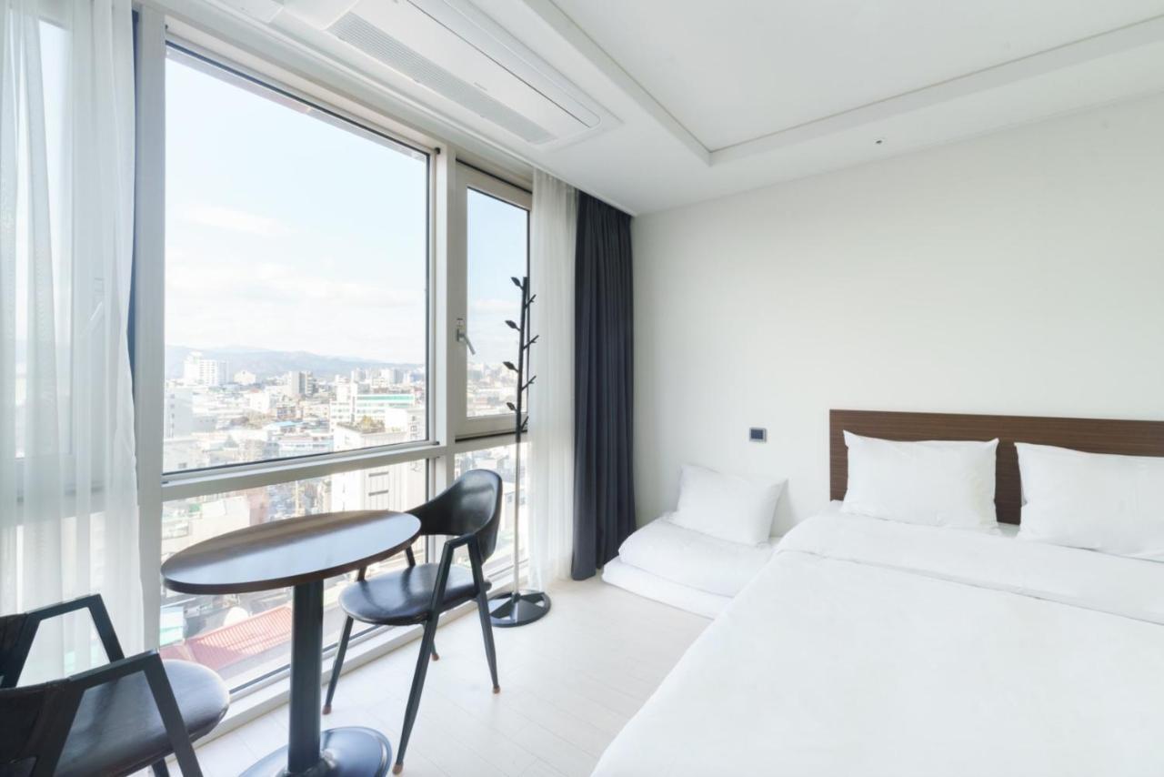 The Venezia Suite Hotel Chuncheon Exterior photo